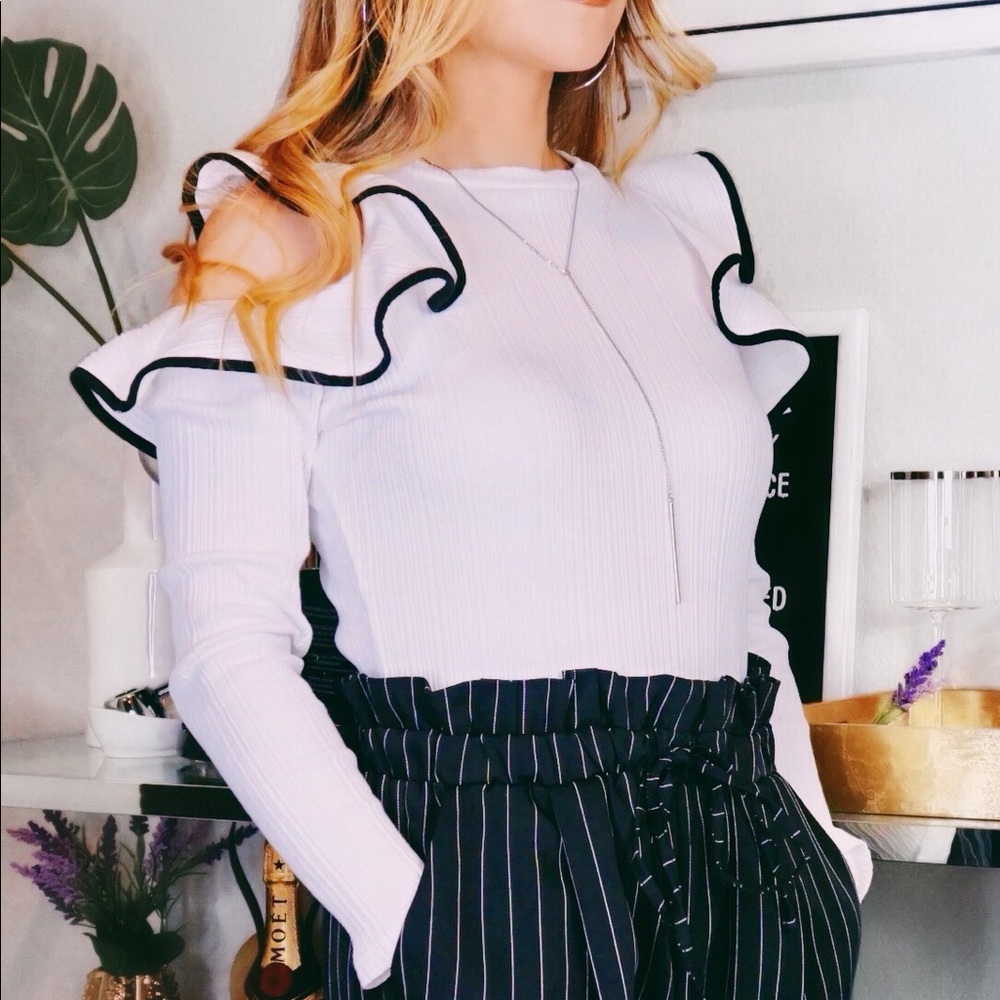 Cold Shoulder Ruffles Sleeve Knit Top
